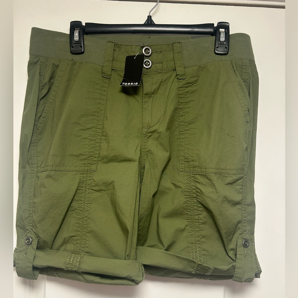 Torrid Bermuda Stretch Poplin Mid-Rise Short - Picture 3 of 6